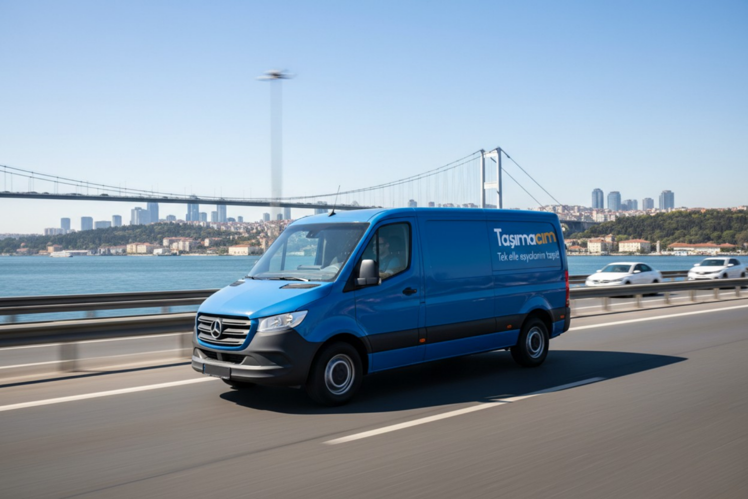 Taşımacım mobil uygulaması üzerinde motosiklet, doblo ve panelvan araç seçenekleri ile şehir içi nakliye fiyat hesaplama ekranı illüstrasyonu.