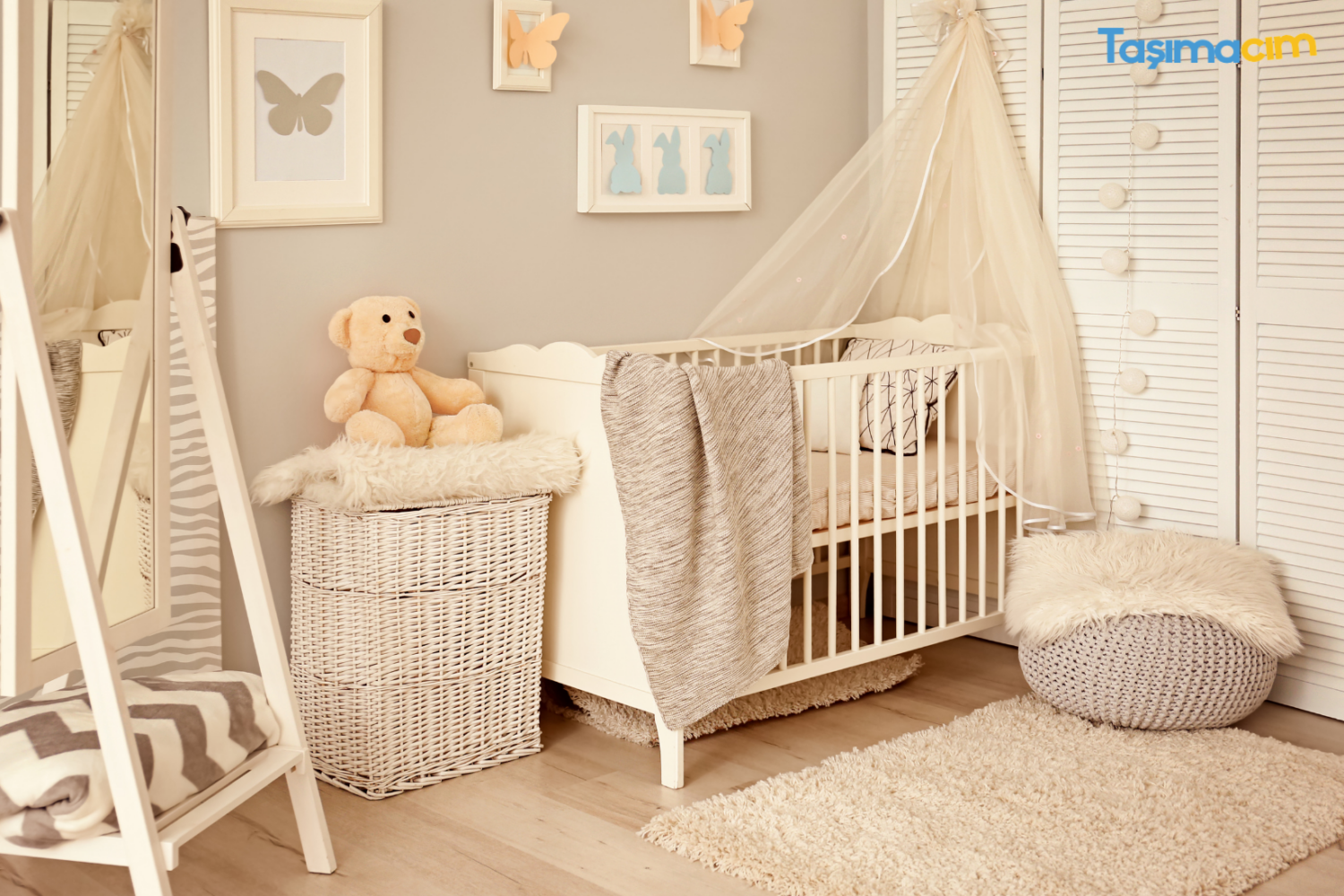 Uzun vadeli kullanım için tasarlanmış modern bir bebek odası ve büyük eşyaların güvenli şekilde taşınması.